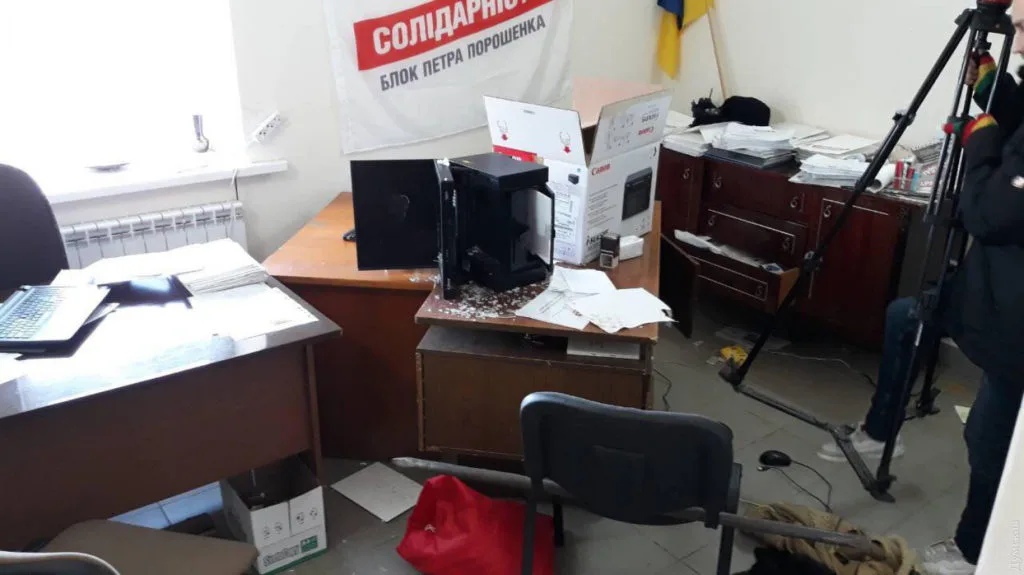 В Одесской области разгромили предвыборный штаб Порошенко