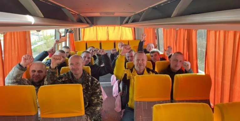 Новий обмін полоненими з РФ: до України повернулися 20 захисників України