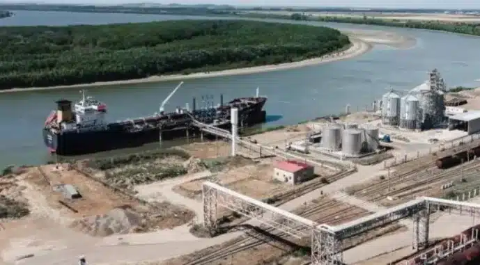 Румунія купила у Молдови порт на кордоні з Україною