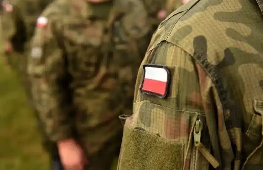Армія Польщі заборонила ввезення китайських авто на військові об’єкти