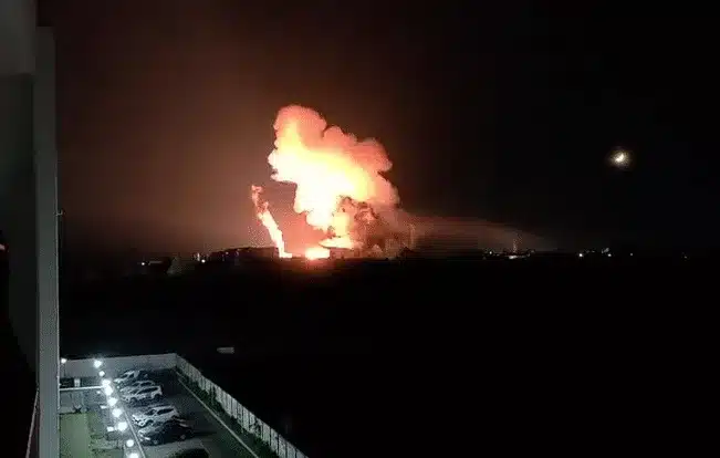 У столиці Румунії Бухаресті на ТЕЦ стався вибух і масштабна пожежа