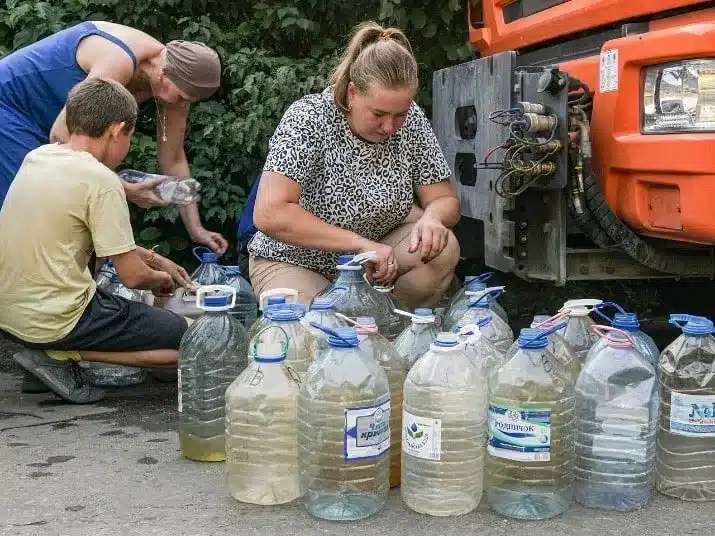 Води нема, але ви тримайтесь. Російські чиновники визнали, що задовільнити мінімальні потреби міст окупованої Донеччині вони не здатні