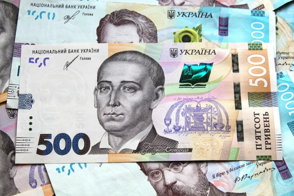 Середня зарплата в Україні зростає: де платять найбільше