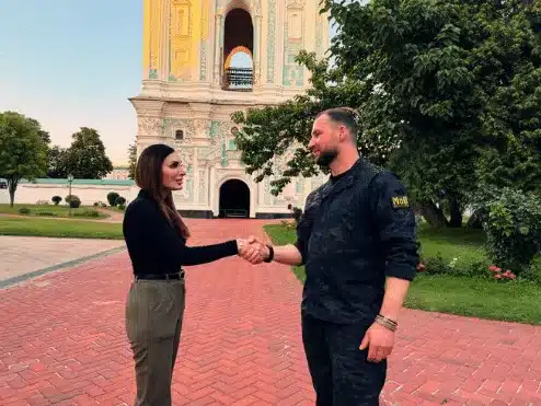 Хмара дав перше інтервʼю на новій посаді — американській MAGA-блогерці Лорі Лумер