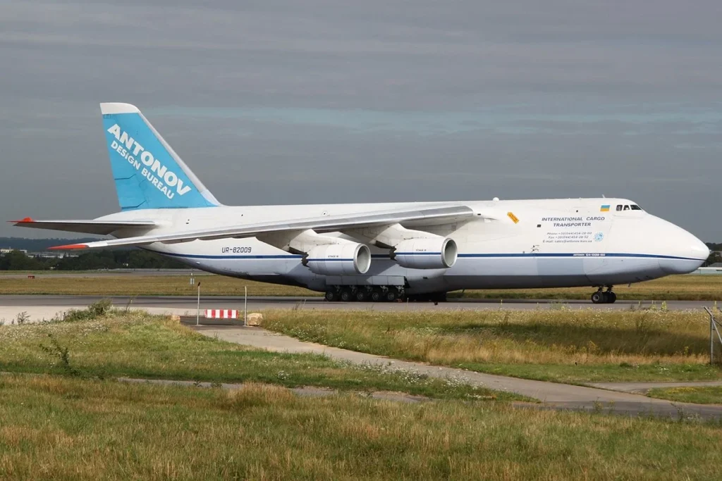 У Японії під час посадки загорівся український вантажний Ан-124 Руслан