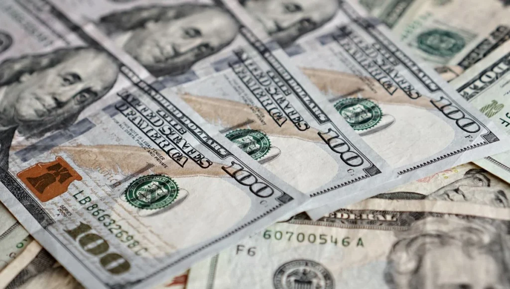 Долар злетів до максимуму з травня 2025-го: інфляція в США б’є по гривні