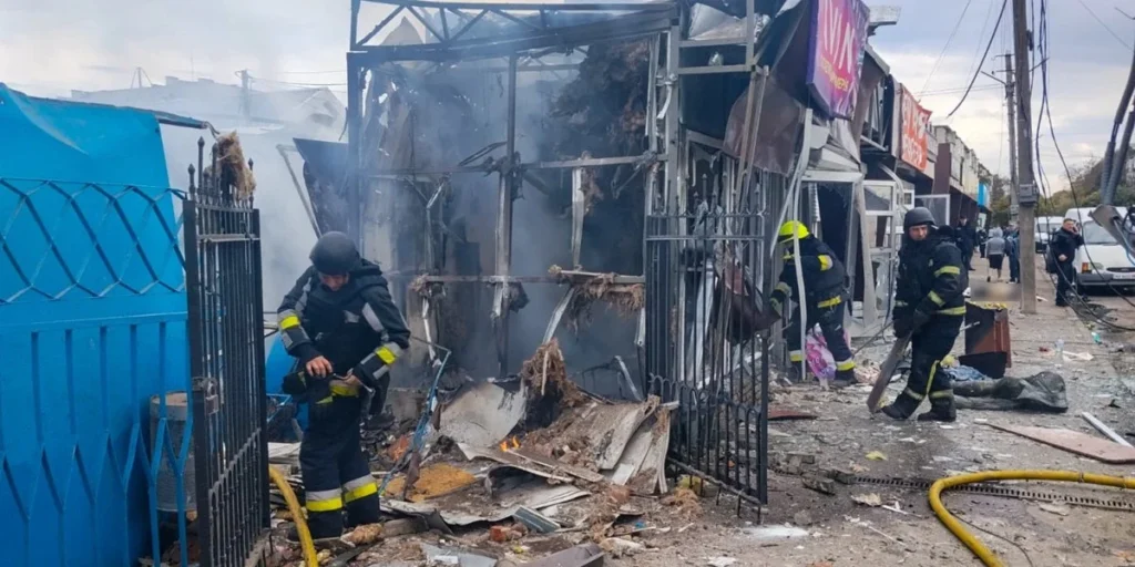 Росіяни вдарили ракетою по ринку в Лозовій: двоє загиблих і 34 поранених